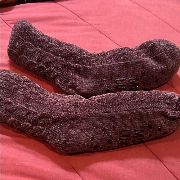 Muk Luks Accessories - Muk Luks Wine Colored Cozy Cabin Socks Sherpa lined Cable Knit